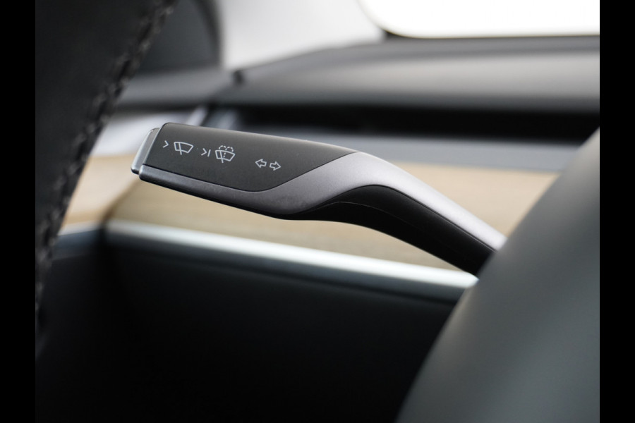 Tesla Model Y RWD LFP Warmtepomp Leder Panoramadak Memory Stoel+Stuurverwarming Camera's Navi Ecc Dog-Kampeer Modus Elek.Achterklep AMD Ryzen™ Processor Premium Audio 1e Eigenaar Origineel Nederlandse Auto
