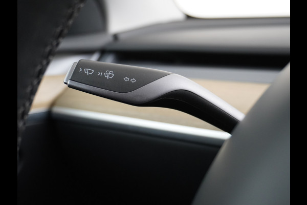 Tesla Model Y RWD LFP Warmtepomp Leder Panoramadak Memory Stoel+Stuurverwarming Camera's Navi Ecc Dog-Kampeer Modus Elek.Achterklep AMD Ryzen™ Processor Premium Audio 1e Eigenaar Origineel Nederlandse Auto