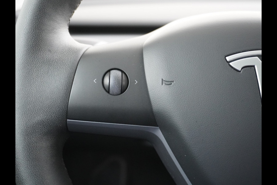 Tesla Model Y RWD LFP Warmtepomp Leder Panoramadak Memory Stoel+Stuurverwarming Camera's Navi Ecc Dog-Kampeer Modus Elek.Achterklep AMD Ryzen™ Processor Premium Audio 1e Eigenaar Origineel Nederlandse Auto