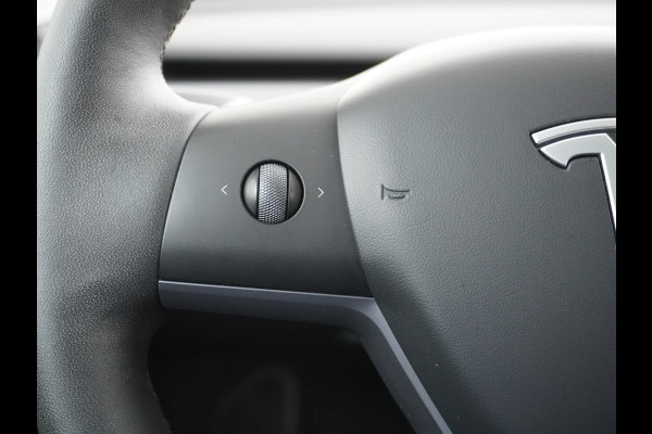 Tesla Model Y RWD LFP Warmtepomp Leder Panoramadak Memory Stoel+Stuurverwarming Camera's Navi Ecc Dog-Kampeer Modus Elek.Achterklep AMD Ryzen™ Processor Premium Audio 1e Eigenaar Origineel Nederlandse Auto