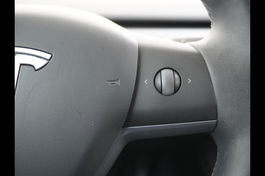 Tesla Model Y RWD LFP Warmtepomp Leder Panoramadak Memory Stoel+Stuurverwarming Camera's Navi Ecc Dog-Kampeer Modus Elek.Achterklep AMD Ryzen™ Processor Premium Audio 1e Eigenaar Origineel Nederlandse Auto