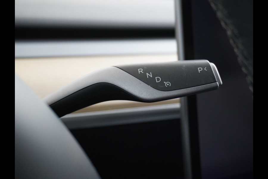 Tesla Model Y RWD LFP Warmtepomp Leder Panoramadak Memory Stoel+Stuurverwarming Camera's Navi Ecc Dog-Kampeer Modus Elek.Achterklep AMD Ryzen™ Processor Premium Audio 1e Eigenaar Origineel Nederlandse Auto