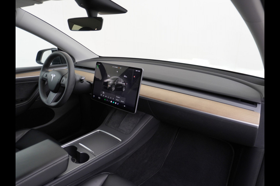 Tesla Model Y RWD LFP Warmtepomp Leder Panoramadak Memory Stoel+Stuurverwarming Camera's Navi Ecc Dog-Kampeer Modus Elek.Achterklep AMD Ryzen™ Processor Premium Audio 1e Eigenaar Origineel Nederlandse Auto