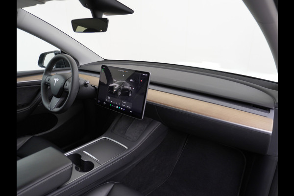 Tesla Model Y RWD LFP Warmtepomp Leder Panoramadak Memory Stoel+Stuurverwarming Camera's Navi Ecc Dog-Kampeer Modus Elek.Achterklep AMD Ryzen™ Processor Premium Audio 1e Eigenaar Origineel Nederlandse Auto