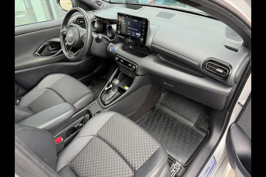 Toyota Yaris 1.5 Hybrid Executive - Automaat - Panoramadak- Navi - Trekhaak - Org.NL