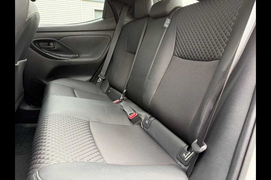 Toyota Yaris 1.5 Hybrid Executive - Automaat - Panoramadak- Navi - Trekhaak - Org.NL