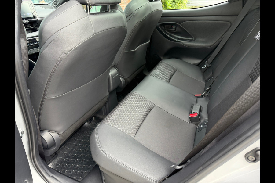 Toyota Yaris 1.5 Hybrid Executive - Automaat - Panoramadak- Navi - Trekhaak - Org.NL