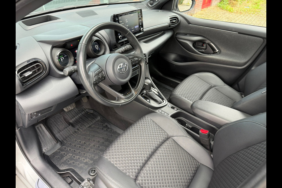 Toyota Yaris 1.5 Hybrid Executive - Automaat - Panoramadak- Navi - Trekhaak - Org.NL