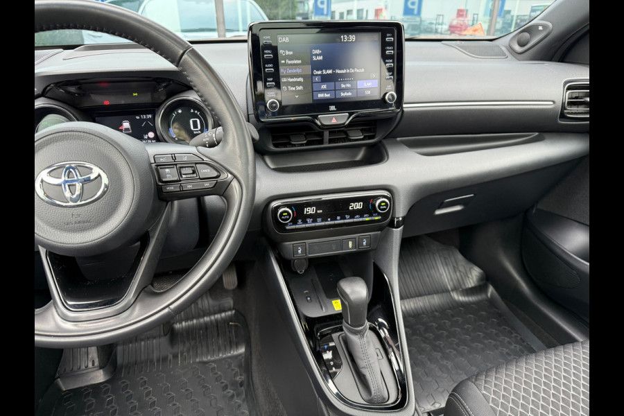 Toyota Yaris 1.5 Hybrid Executive - Automaat - Panoramadak- Navi - Trekhaak - Org.NL