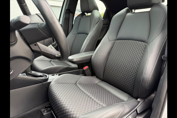 Toyota Yaris 1.5 Hybrid Executive - Automaat - Panoramadak- Navi - Trekhaak - Org.NL