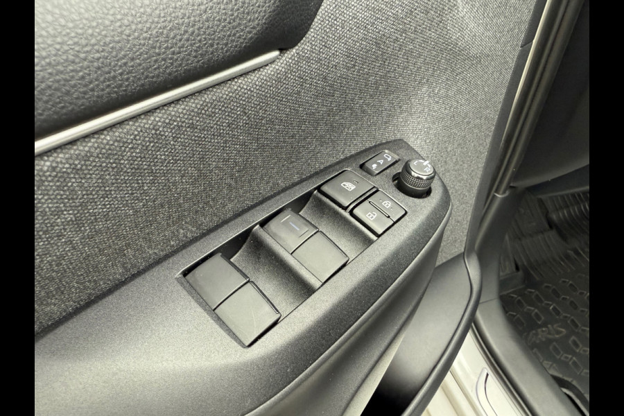 Toyota Yaris 1.5 Hybrid Executive - Automaat - Panoramadak- Navi - Trekhaak - Org.NL