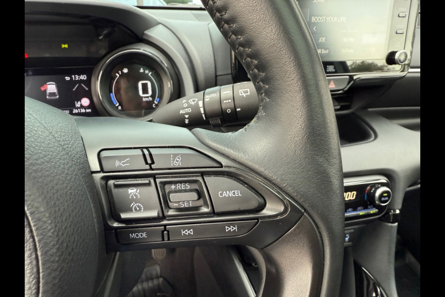 Toyota Yaris 1.5 Hybrid Executive - Automaat - Panoramadak- Navi - Trekhaak - Org.NL