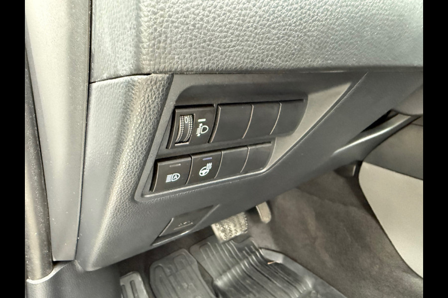 Toyota Yaris 1.5 Hybrid Executive - Automaat - Panoramadak- Navi - Trekhaak - Org.NL
