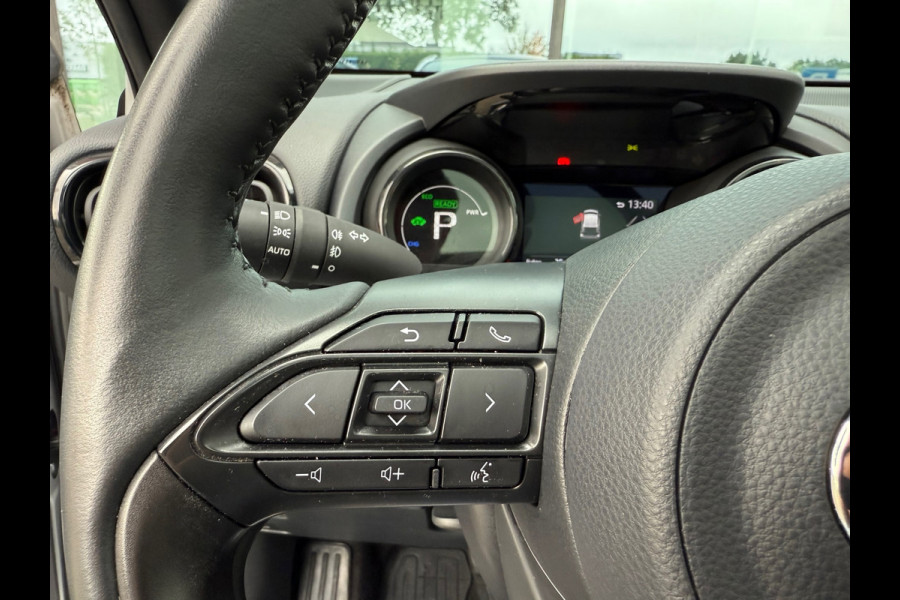 Toyota Yaris 1.5 Hybrid Executive - Automaat - Panoramadak- Navi - Trekhaak - Org.NL
