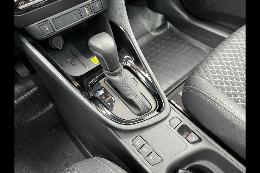Toyota Yaris 1.5 Hybrid Executive - Automaat - Panoramadak- Navi - Trekhaak - Org.NL