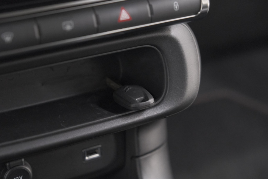 Citroën C3 PureTech 82 C-Series | Parkeersensoren | Navigatie | Climate Control | Apple Carplay Citroën C3 PureTech 82 C-Series | Parkeersensoren | Navigatie | Climate Control | Apple Carplay