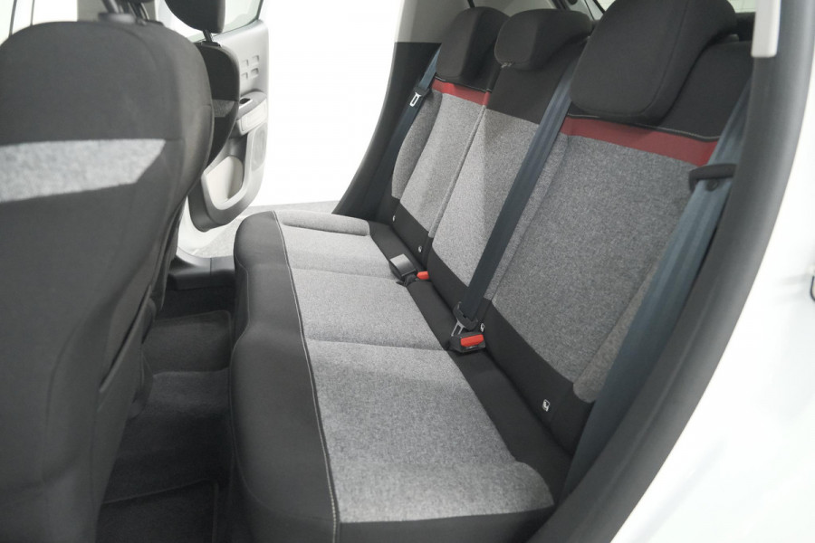 Citroën C3 PureTech 82 C-Series | Parkeersensoren | Navigatie | Climate Control | Apple Carplay Citroën C3 PureTech 82 C-Series | Parkeersensoren | Navigatie | Climate Control | Apple Carplay