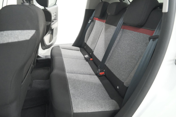 Citroën C3 PureTech 82 C-Series | Parkeersensoren | Navigatie | Climate Control | Apple Carplay Citroën C3 PureTech 82 C-Series | Parkeersensoren | Navigatie | Climate Control | Apple Carplay