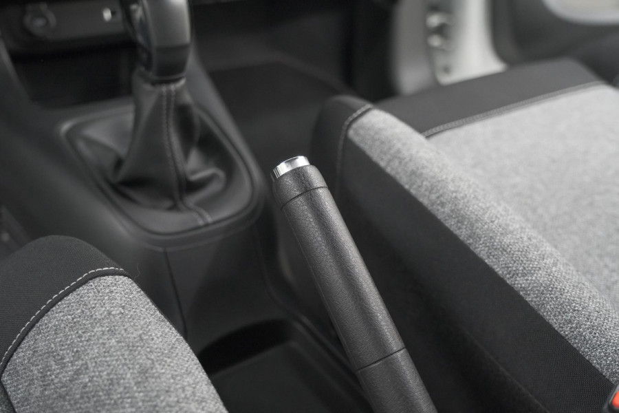 Citroën C3 PureTech 82 C-Series | Parkeersensoren | Navigatie | Climate Control | Apple Carplay Citroën C3 PureTech 82 C-Series | Parkeersensoren | Navigatie | Climate Control | Apple Carplay