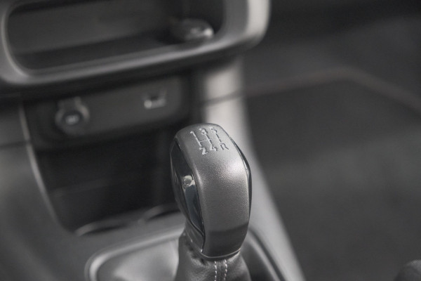 Citroën C3 PureTech 82 C-Series | Parkeersensoren | Navigatie | Climate Control | Apple Carplay Citroën C3 PureTech 82 C-Series | Parkeersensoren | Navigatie | Climate Control | Apple Carplay