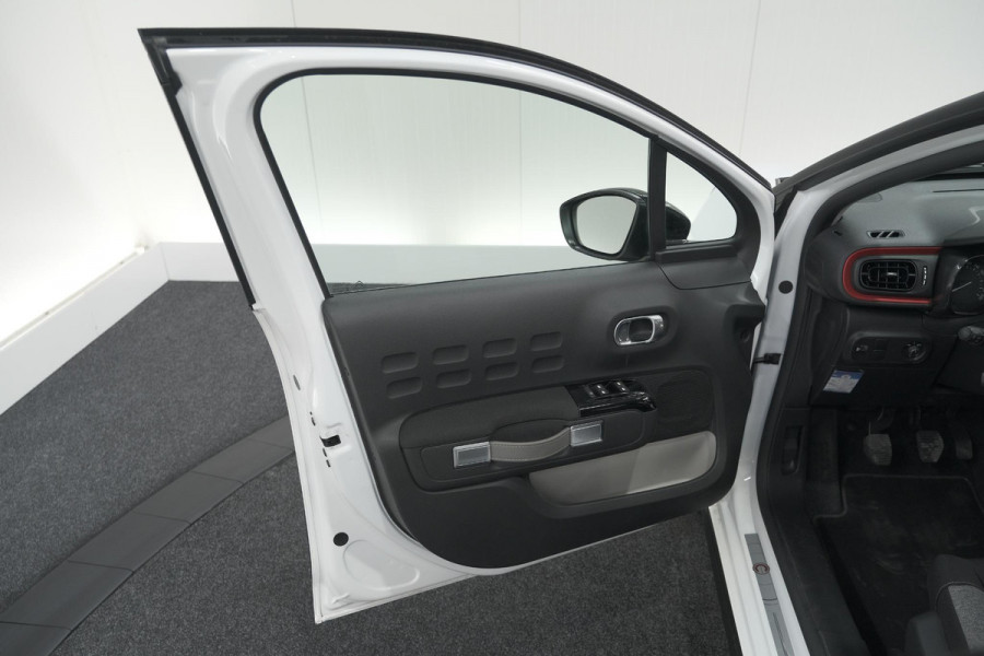 Citroën C3 PureTech 82 C-Series | Parkeersensoren | Navigatie | Climate Control | Apple Carplay Citroën C3 PureTech 82 C-Series | Parkeersensoren | Navigatie | Climate Control | Apple Carplay