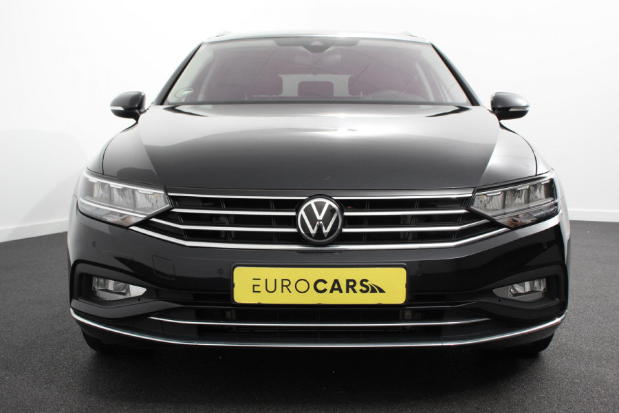 Volkswagen Passat Variant 1.5 TSI Elegance Plus Pro Automaat Volkswagen Passat Variant 1.5 TSI Elegance Plus Pro | Head Up Display | Camera | 18 Inch Lichtmetalen Velgen | Trekhaak | Virtual Cockpit | Electrische Achterklep |