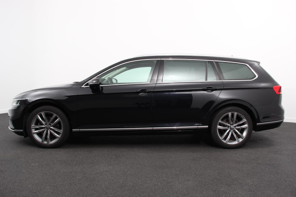 Volkswagen Passat Variant 1.5 TSI Elegance Plus Pro Automaat Volkswagen Passat Variant 1.5 TSI Elegance Plus Pro | Head Up Display | Camera | 18 Inch Lichtmetalen Velgen | Trekhaak | Virtual Cockpit | Electrische Achterklep |
