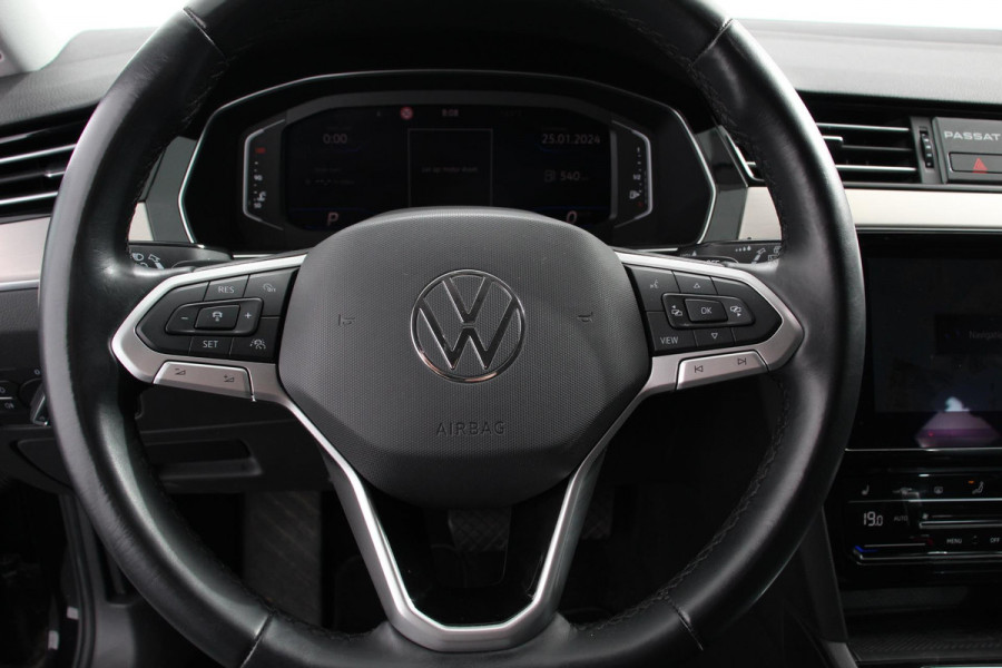 Volkswagen Passat Variant 1.5 TSI Elegance Plus Pro Automaat Volkswagen Passat Variant 1.5 TSI Elegance Plus Pro | Head Up Display | Camera | 18 Inch Lichtmetalen Velgen | Trekhaak | Virtual Cockpit | Electrische Achterklep |