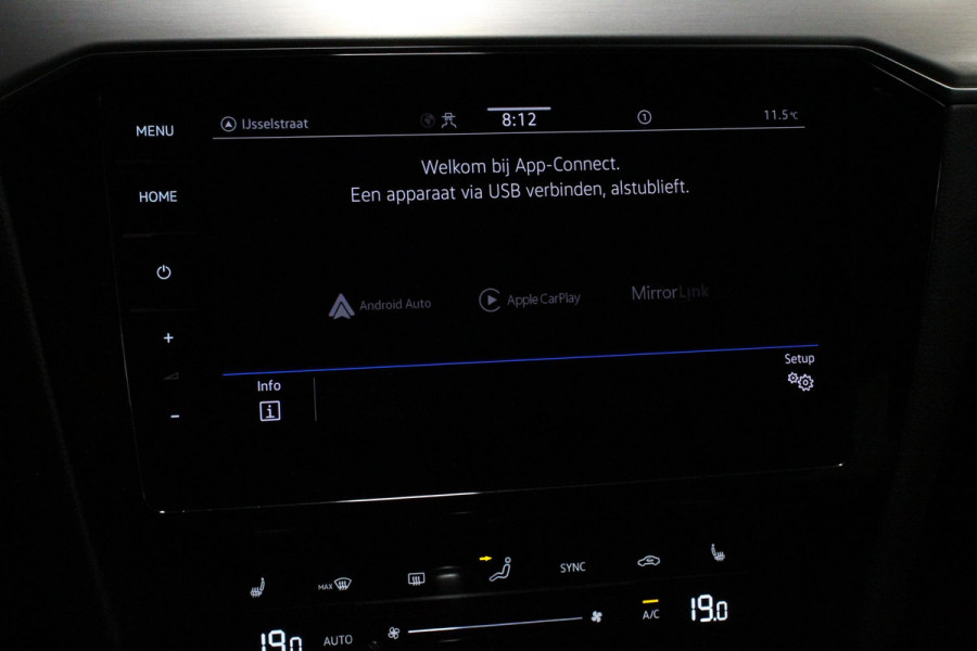 Volkswagen Passat Variant 1.5 TSI Elegance Plus Pro Automaat Volkswagen Passat Variant 1.5 TSI Elegance Plus Pro | Head Up Display | Camera | 18 Inch Lichtmetalen Velgen | Trekhaak | Virtual Cockpit | Electrische Achterklep |