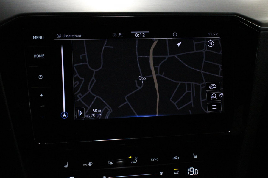 Volkswagen Passat Variant 1.5 TSI Elegance Plus Pro Automaat Volkswagen Passat Variant 1.5 TSI Elegance Plus Pro | Head Up Display | Camera | 18 Inch Lichtmetalen Velgen | Trekhaak | Virtual Cockpit | Electrische Achterklep |