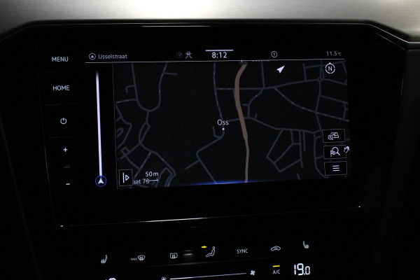 Volkswagen Passat Variant 1.5 TSI Elegance Plus Pro Automaat Volkswagen Passat Variant 1.5 TSI Elegance Plus Pro | Head Up Display | Camera | 18 Inch Lichtmetalen Velgen | Trekhaak | Virtual Cockpit | Electrische Achterklep |