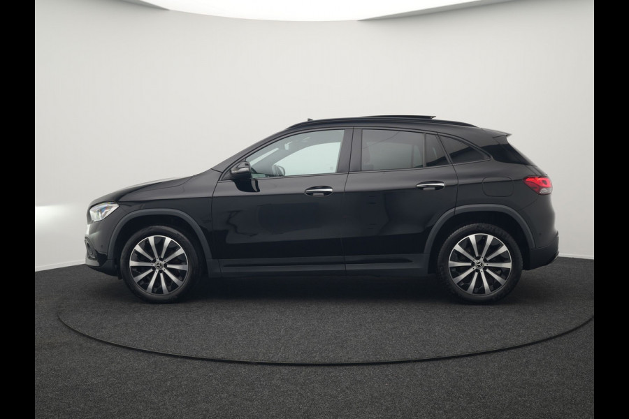 Mercedes-Benz GLA 250e Style Plug In Hybrid 218pk Dealer O.H PHEV | Panodak | Adaptive Cruise | Lederen Sportstoelen Verwarmd | Sfeerverlichting | Apple Carplay | Camera | Keyless | Blis | Navi | DAB |