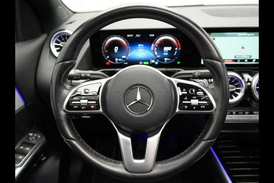 Mercedes-Benz GLA 250e Style Plug In Hybrid 218pk Dealer O.H PHEV | Panodak | Adaptive Cruise | Lederen Sportstoelen Verwarmd | Sfeerverlichting | Apple Carplay | Camera | Keyless | Blis | Navi | DAB |