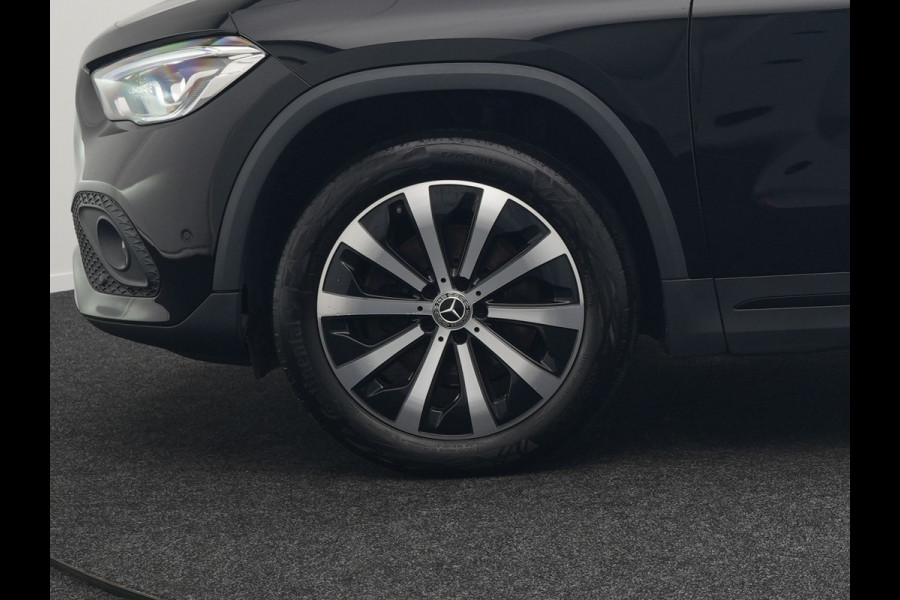 Mercedes-Benz GLA 250e Style Plug In Hybrid 218pk Dealer O.H PHEV | Panodak | Adaptive Cruise | Lederen Sportstoelen Verwarmd | Sfeerverlichting | Apple Carplay | Camera | Keyless | Blis | Navi | DAB |