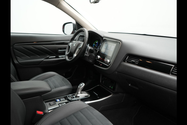Mitsubishi Outlander 2.4 Intense Plug In Hybrid 225pk Dealer O.H PHEV | Cruise Control | Camera | Alcantara Sportstoelen Verwarmd | Keyless Entry | Navigatie | DAB |