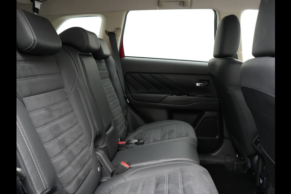 Mitsubishi Outlander 2.4 Intense Plug In Hybrid 225pk Dealer O.H PHEV | Cruise Control | Camera | Alcantara Sportstoelen Verwarmd | Keyless Entry | Navigatie | DAB |