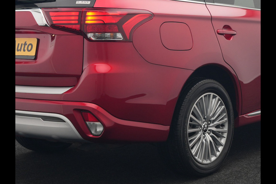 Mitsubishi Outlander 2.4 Intense Plug In Hybrid 225pk Dealer O.H PHEV | Cruise Control | Camera | Alcantara Sportstoelen Verwarmd | Keyless Entry | Navigatie | DAB |