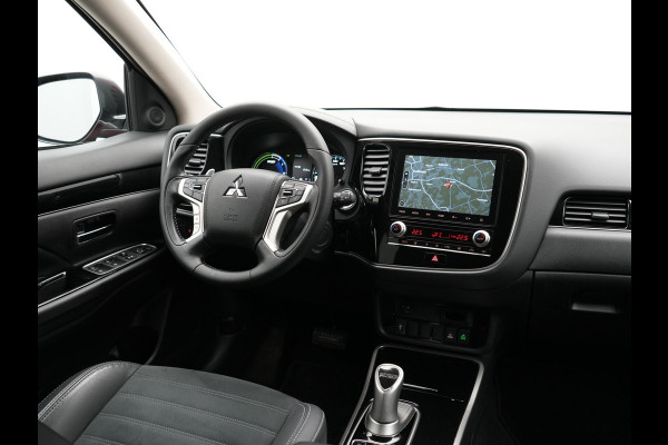 Mitsubishi Outlander 2.4 Intense Plug In Hybrid 225pk Dealer O.H PHEV | Cruise Control | Camera | Alcantara Sportstoelen Verwarmd | Keyless Entry | Navigatie | DAB |