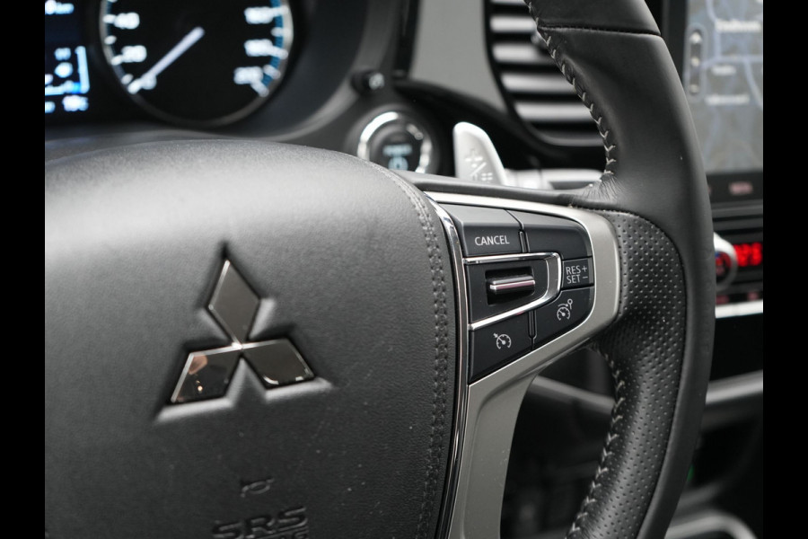 Mitsubishi Outlander 2.4 Intense Plug In Hybrid 225pk Dealer O.H PHEV | Cruise Control | Camera | Alcantara Sportstoelen Verwarmd | Keyless Entry | Navigatie | DAB |