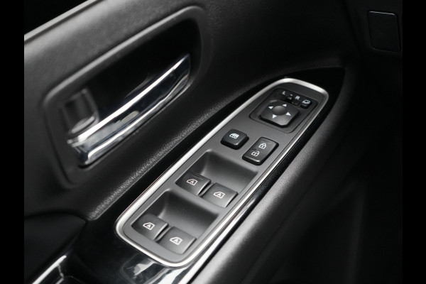 Mitsubishi Outlander 2.4 Intense Plug In Hybrid 225pk Dealer O.H PHEV | Cruise Control | Camera | Alcantara Sportstoelen Verwarmd | Keyless Entry | Navigatie | DAB |