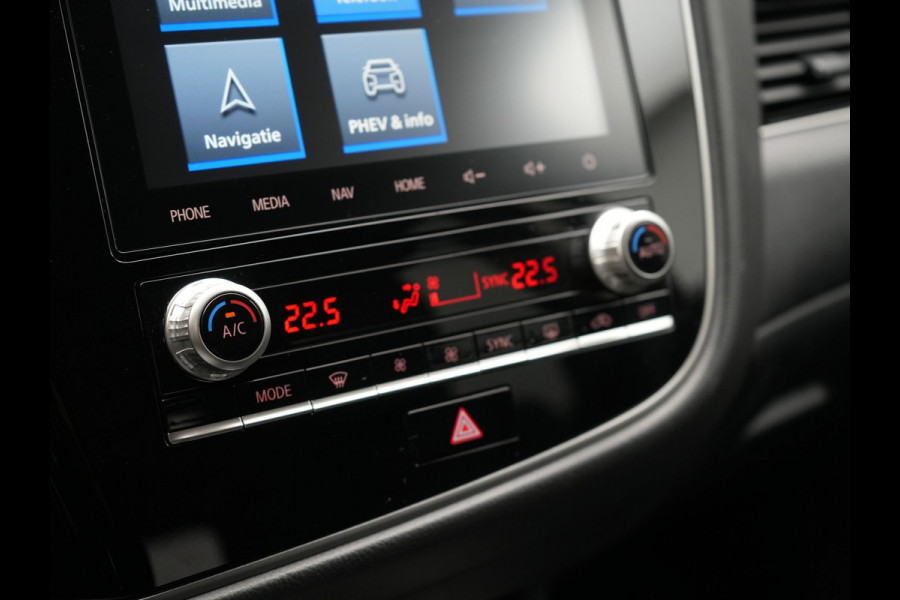 Mitsubishi Outlander 2.4 Intense Plug In Hybrid 225pk Dealer O.H PHEV | Cruise Control | Camera | Alcantara Sportstoelen Verwarmd | Keyless Entry | Navigatie | DAB |