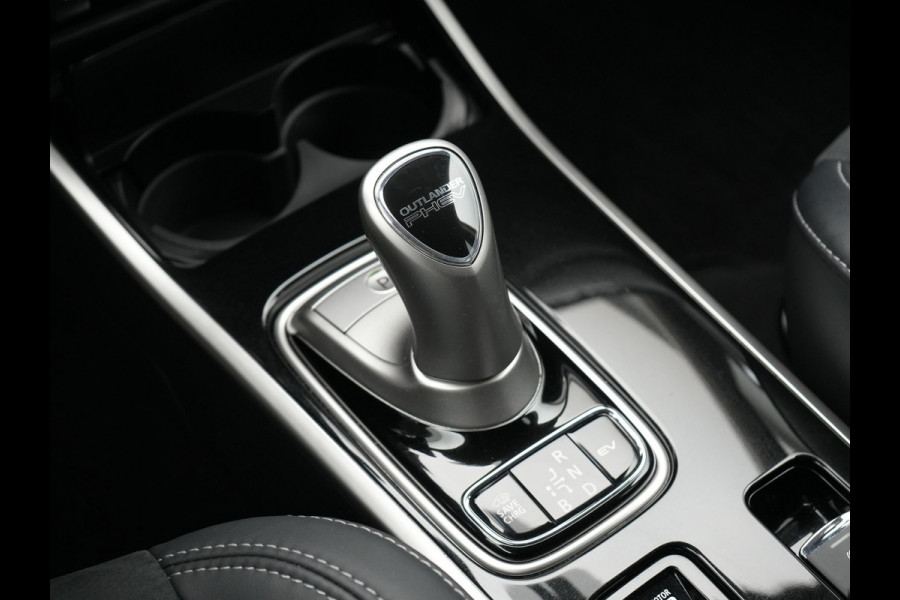 Mitsubishi Outlander 2.4 Intense Plug In Hybrid 225pk Dealer O.H PHEV | Cruise Control | Camera | Alcantara Sportstoelen Verwarmd | Keyless Entry | Navigatie | DAB |