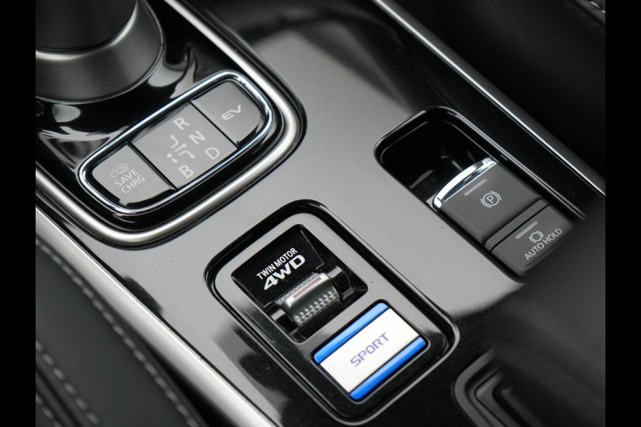 Mitsubishi Outlander 2.4 Intense Plug In Hybrid 225pk Dealer O.H PHEV | Cruise Control | Camera | Alcantara Sportstoelen Verwarmd | Keyless Entry | Navigatie | DAB |