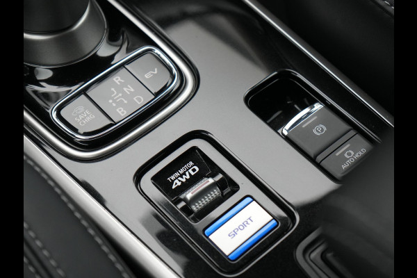 Mitsubishi Outlander 2.4 Intense Plug In Hybrid 225pk Dealer O.H PHEV | Cruise Control | Camera | Alcantara Sportstoelen Verwarmd | Keyless Entry | Navigatie | DAB |