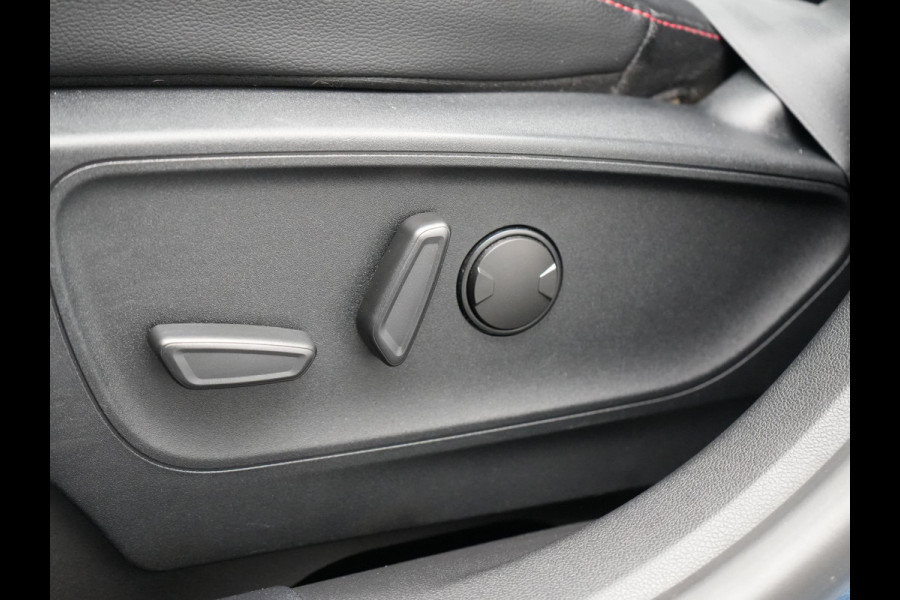 Ford Kuga 1.5 EcoBoost ST-Line X 150pk Dealer O.H | Trekhaak Af Fabriek | Panodak | Head Up | Adaptive Cruise | Bang & Olufsen Sound | Alcantara Sportstoelen Verwarmd | Camera | Stuur Verwarmd | Keyless | Navigatie | Blis | Virtual | DAB |