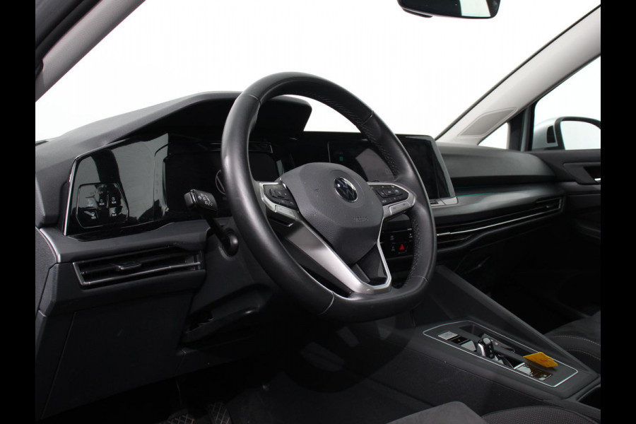 Volkswagen Golf 1.5 eTSI 150pk DSG Style Navigatie Apple Carplay/Android Auto Parkeersensoren Adaptive Cruise Control Blind Spot Assist Camera Stoel- en stuurverwarming Ledverlichting Virtual Cockpit Lane Assist Climatronic