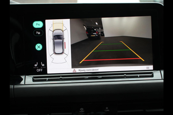 Volkswagen Golf 1.5 eTSI 150pk DSG Style Navigatie Apple Carplay/Android Auto Parkeersensoren Adaptive Cruise Control Blind Spot Assist Camera Stoel- en stuurverwarming Ledverlichting Virtual Cockpit Lane Assist Climatronic
