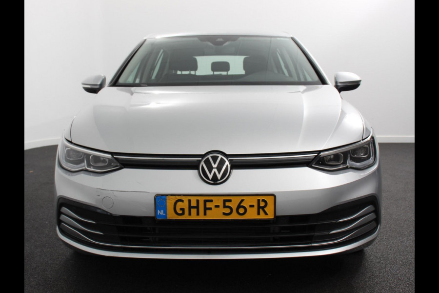 Volkswagen Golf 1.5 eTSI 150pk DSG Style Navigatie Apple Carplay/Android Auto Parkeersensoren Adaptive Cruise Control Blind Spot Assist Camera Stoel- en stuurverwarming Ledverlichting Virtual Cockpit Lane Assist Climatronic