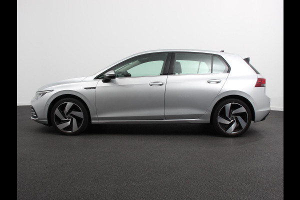 Volkswagen Golf 1.5 eTSI 150pk DSG Style Navigatie Apple Carplay/Android Auto Parkeersensoren Adaptive Cruise Control Blind Spot Assist Camera Stoel- en stuurverwarming Ledverlichting Virtual Cockpit Lane Assist Climatronic