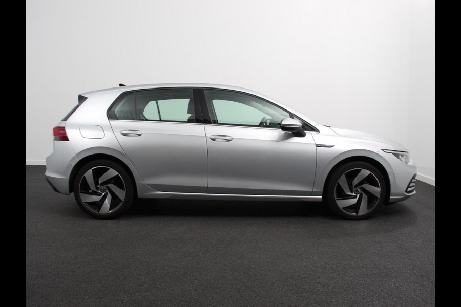 Volkswagen Golf 1.5 eTSI 150pk DSG Style Navigatie Apple Carplay/Android Auto Parkeersensoren Adaptive Cruise Control Blind Spot Assist Camera Stoel- en stuurverwarming Ledverlichting Virtual Cockpit Lane Assist Climatronic
